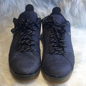 Men’s athletic shoes